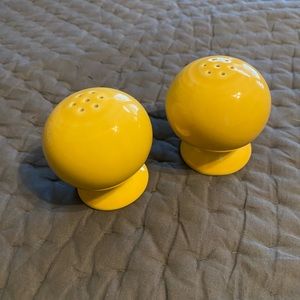 Fiesta salt and pepper shakers. Yellow.